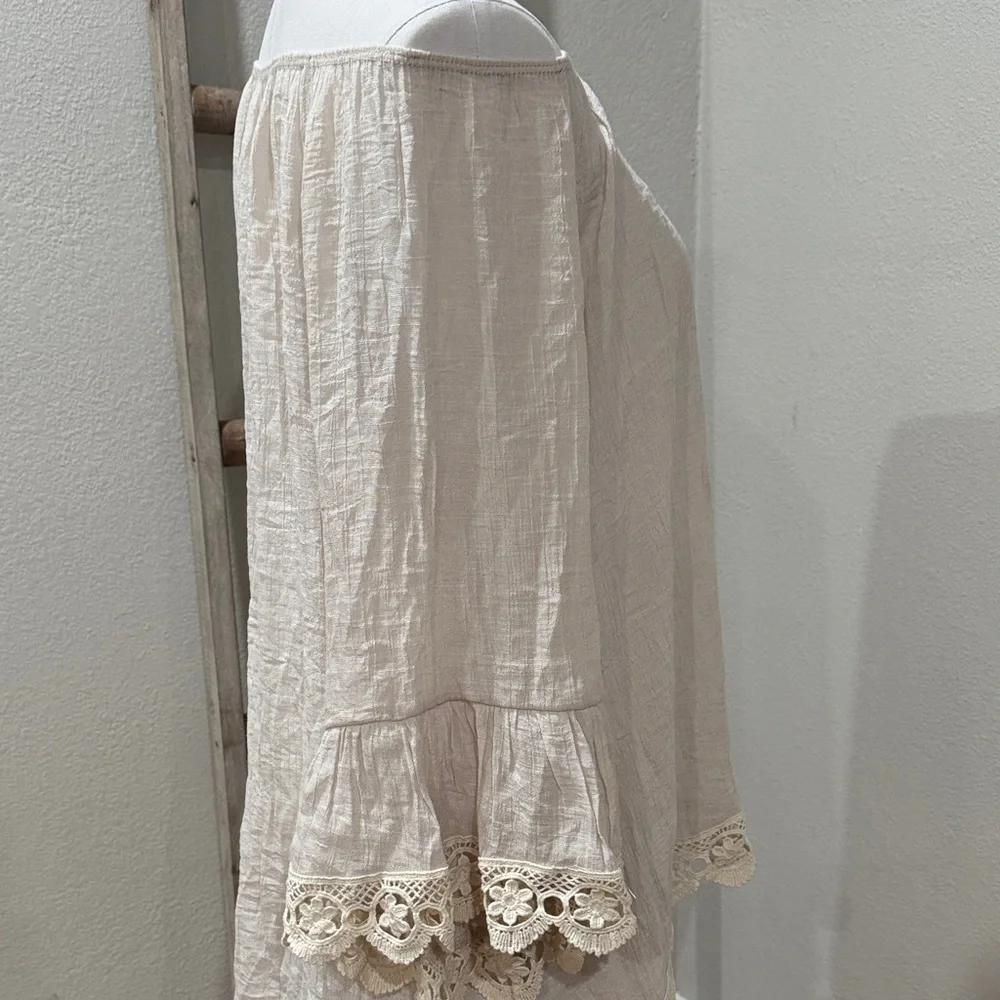 2tee Couture Cream Lace Trim High Low Blouse - Picture 4 of 6